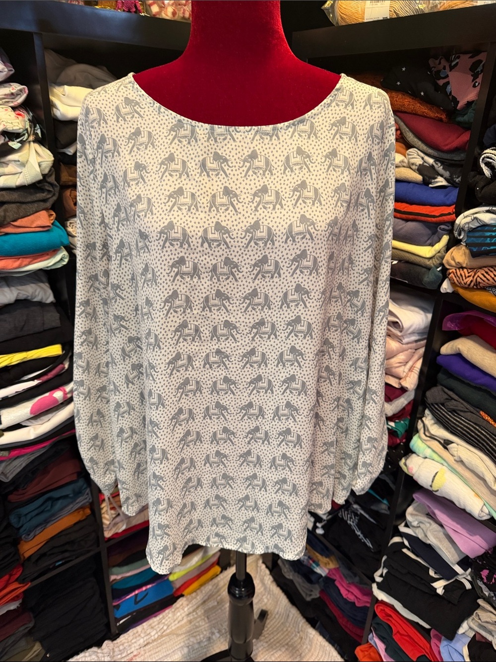 #678. 🪷 elephant blouse.  Xxl